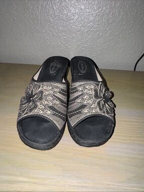 AEROSOLES Black Floral Slide Mules